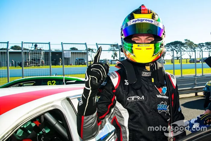 Race winner Dylan O'Keeffe, Ashley Seward Motorsport Alfa Romeo Giulietta