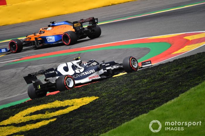 Daniel Ricciardo, McLaren MCL35M, Pierre Gasly, AlphaTauri AT02