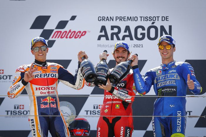 136. Gran Premio Aragón 2021. Motorland. Podio: Ganador de la carrera Francesco Bagnaia, Equipo Ducati, segundo lugar Marc Márquez, Equipo Repsol Honda, tercer lugar Joan Mir, Equipo Suzuki MotoGP