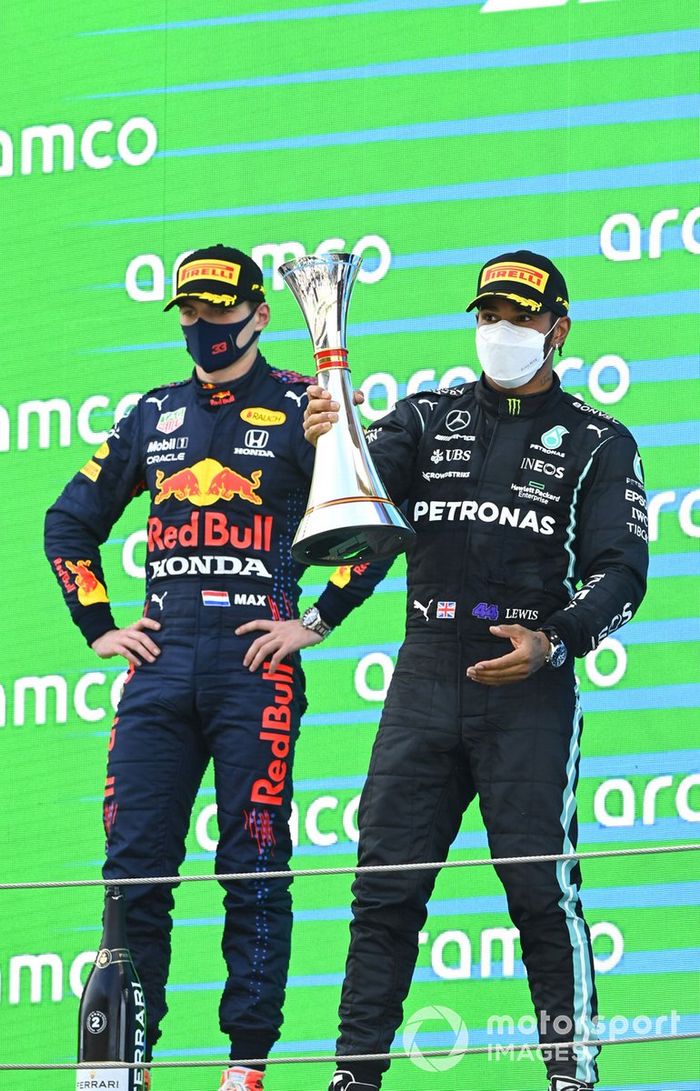 Podio : ganador de la carrera Lewis Hamilton, Mercedes