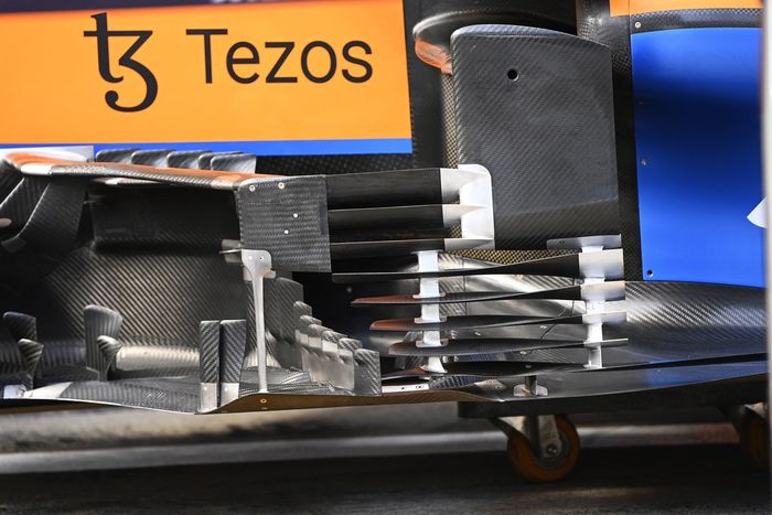 Detalle del bargeboard del McLaren MCL35M