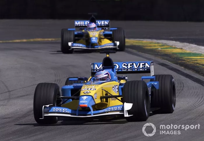 6. Renault - 17 años, 10 meses y 18 días