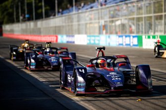 Robin Frijns, Envision Virgin Racing, Audi e-tron FE05, fait un essai de départ devant Sam Bird, Envision Virgin Racing, Audi e-tron FE05