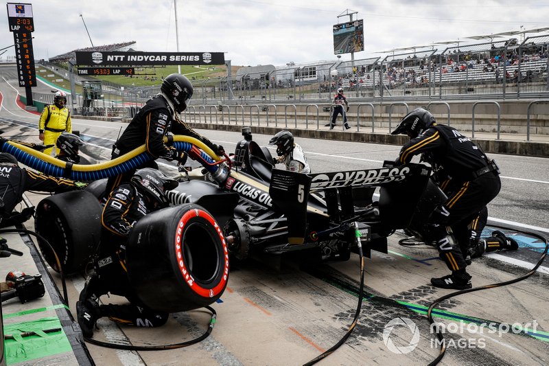 Pit stop for James Hinchcliffe's Arrow SPM-Honda. 