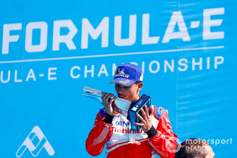 Pascal Wehrlein, Mahindra Racing, kisses his 2nd place trophy on the podium