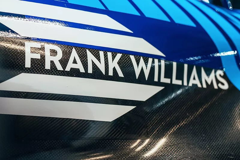 La Williams FW43B avec un hommage à Frank Williams