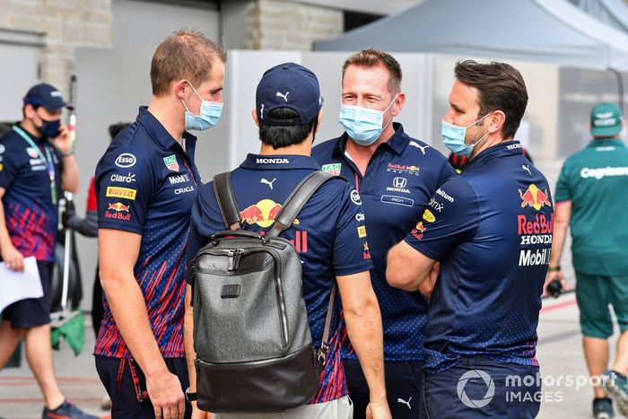 Sergio Pérez, Red Bull Racing y miembros del equipo Red Bull Racing