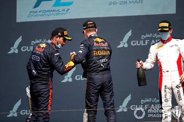Podio: segundo lugar Jehan Daruvala, Carlin, ganador Liam Lawson, Hitech Grand Prix, y tercer lugar David Beckmann, Charouz Racing System