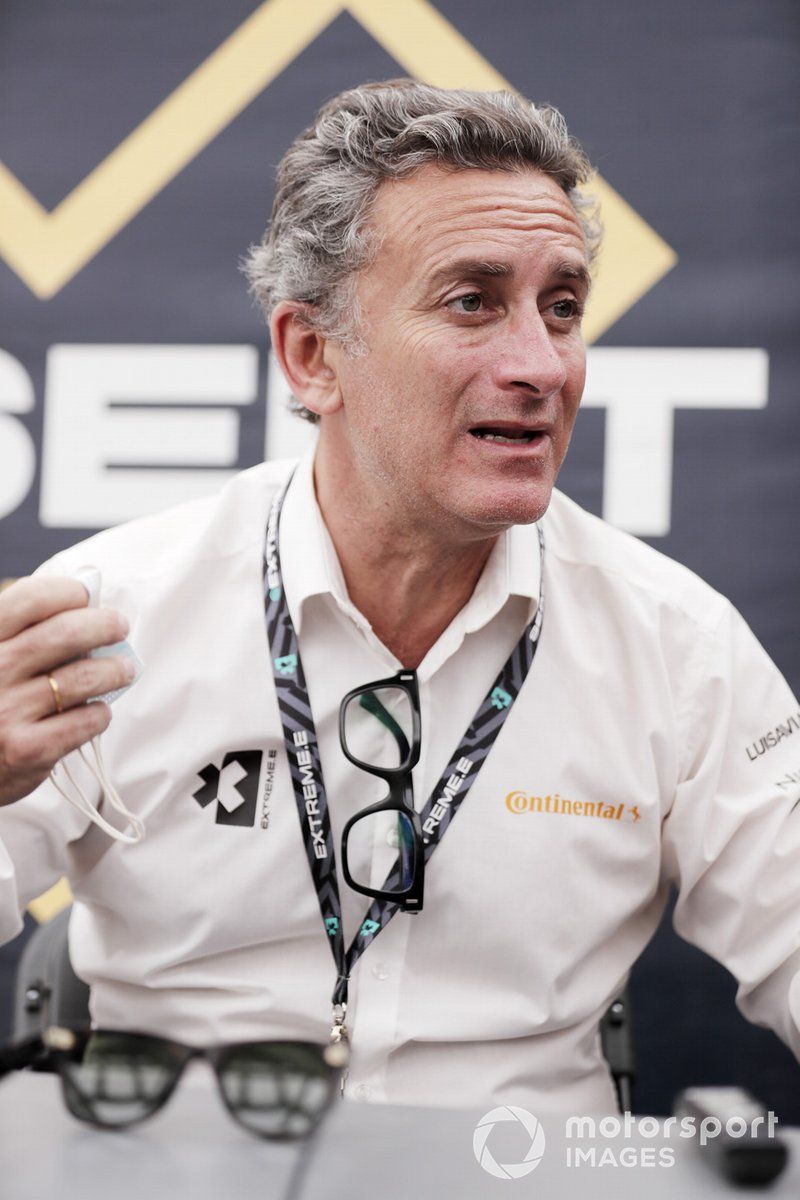 Alejandro Agag, CEO, Extreme E, hablando con la prensa