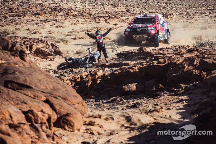 #301 Toyota Gazoo Racing: Nasser Al-Attiyah, Matthieu Baumel. #102 Team Baines Rally KTM: Sara Jugla