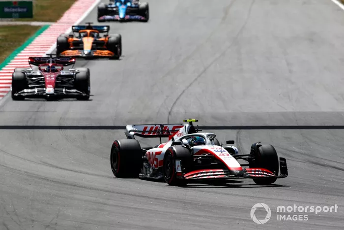 Mick Schumacher, Haas VF-22, Valtteri Bottas, Alfa Romeo C42, Daniel Ricciardo, McLaren MCL36 