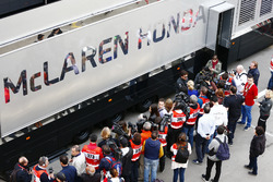 Fernando Alonso, McLaren con los medios