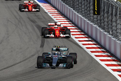 Valtteri Bottas, Mercedes AMG F1 W08, Sebastian Vettel, Ferrari SF70H, Kimi Raikkonen, Ferrari SF70H
