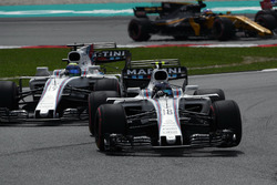 Lance Stroll, Williams FW40 en bataille Felipe Massa, Williams FW40