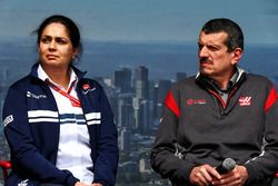 Monisha Kaltenborn, Sauber Team Principal with Guenther Steiner, Haas F1 Team Principal