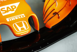 Логотип Hondaна носовій частині McLaren MCL32