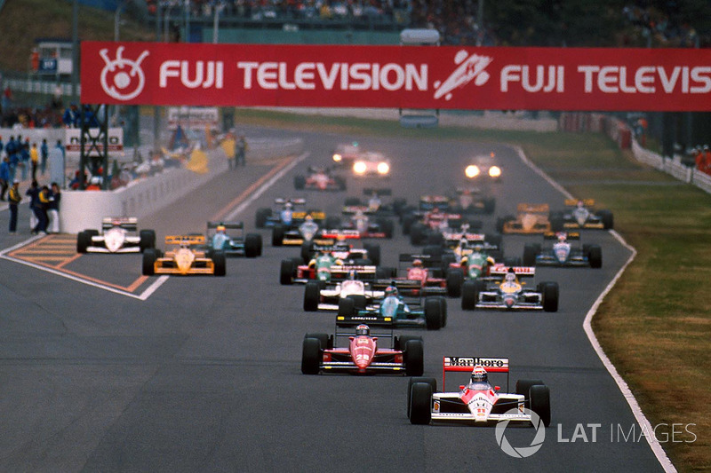 Start zum GP Japan 1988 in Suzuka: Alain Prost, McLaren MP4/4, führt