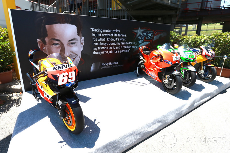 Nicky Hayden tribute with all bikes