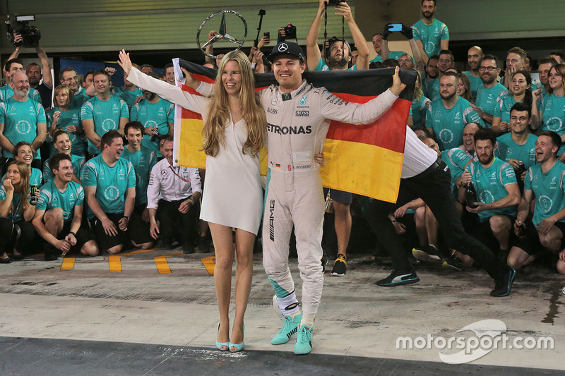 Nico Rosberg, Mercedes AMG F1 viert zijn wereldtitel met vrouw Viviana en het team