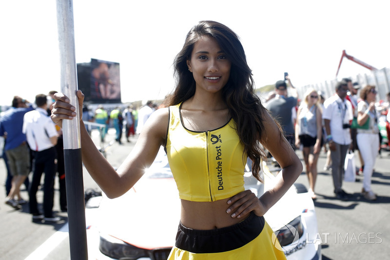 Grid girl of Augusto Farfus, BMW Team RMG