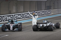 Le deuxième, Lewis Hamilton, Mercedes AMG F1, le vainqueur Valtteri Bottas, Mercedes AMG F1