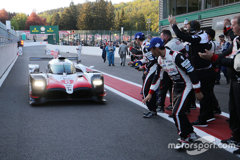 Ganadores #8 Toyota Gazoo Racing Toyota TS050: Sébastien Buemi, Kazuki Nakajima, Fernando Alonso