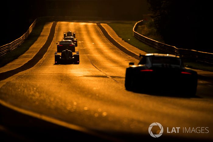 El sol se convierte en protagonista de las fotos de la carrera