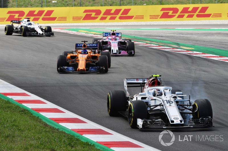 Charles Leclerc, Sauber C37 locks up