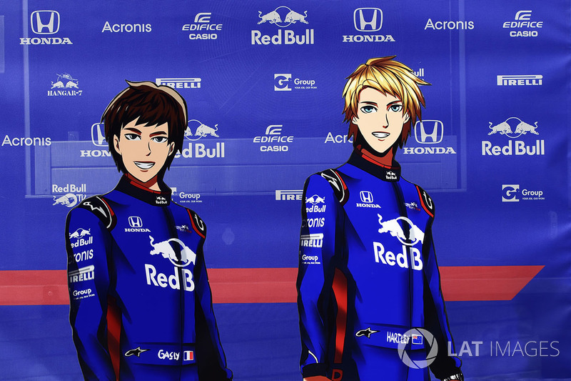 Изображения гонщиков Scuderia Toro Rosso Пьера Гасли и Брендона Хартли