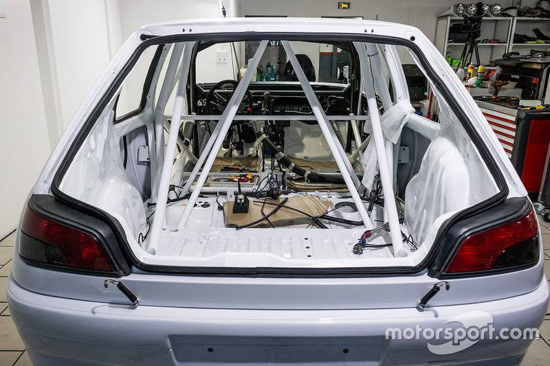 Sébastien Loeb Racing Peugeot 306 Maxi yeniden yapımı