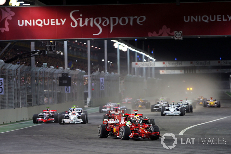 Felipe Massa, Ferrari F2008 leads at the start of the race