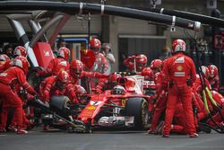 Kimi Raikkonen, Ferrari SF70H makes a pitstop