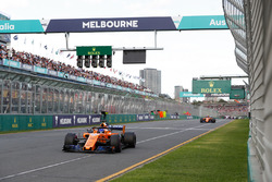 Fernando Alonso, McLaren MCL33 Renault, leads Stoffel Vandoorne, McLaren MCL33 Renault