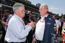 (L to R): Chase Carey, Formula One Group Chairman with Dr Helmut Marko, Red Bull Motorsport Consultant on the grid