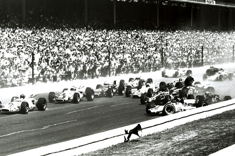 В 1966 году до финиша Indy 500 добралось всего 7 гонщиков – остальные сошли из-за аварий и поломок