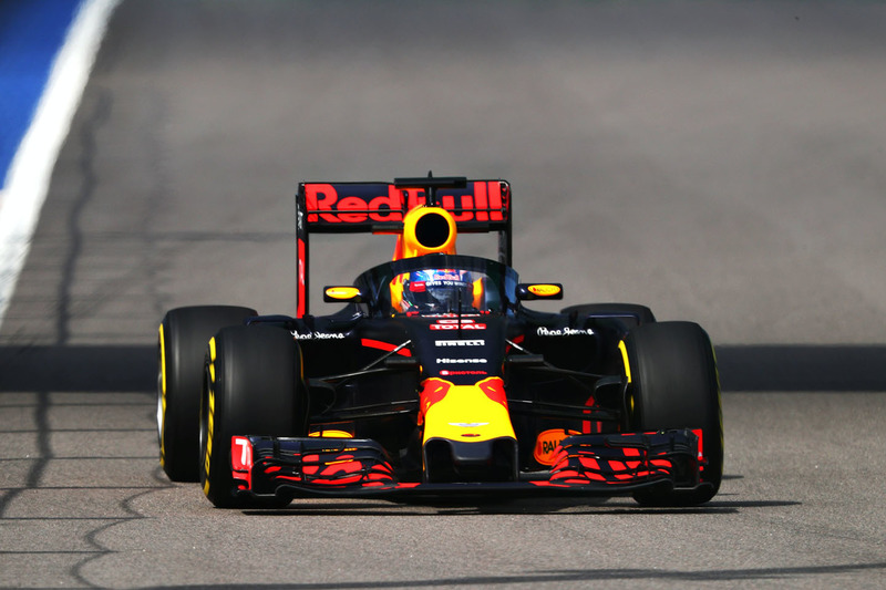 Daniel Ricciardo, Red Bull Racing RB12 con el aeroscreen