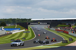 Safety-Car-Start: Lewis Hamilton, Mercedes AMG F1 W07 Hybrid, führt