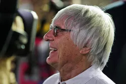 Bernie Ecclestone en la parrilla