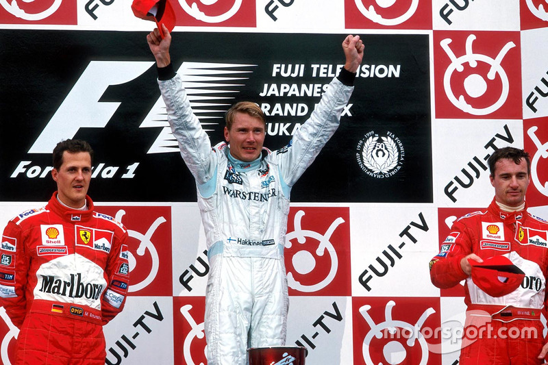 Podium: 1. und Weltmeister Mika Häkkinen, 2. Michael Schumacher, 3. Eddie Irvine