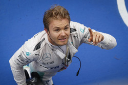 Podium: ganador, Nico Rosberg, Mercedes AMG F1