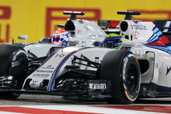 Felipe Massa, Williams FW38 en Romain Grosjean, Haas F1 Team VF-16 gevecht voor positie