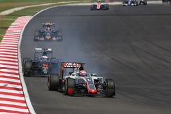 Ромен Грожан, Haas F1 Team VF-16, блокує колеса під час гальмування