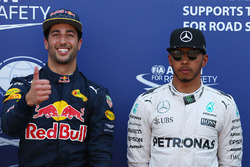 Polesitter Daniel Ricciardo, Red Bull Racing, third place Lewis Hamilton, Mercedes AMG F1 Team