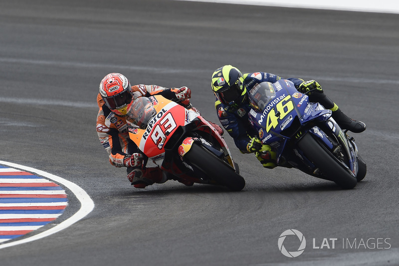 Marc Marquez, Repsol Honda Team, Valentino Rossi, Yamaha Factory Racing se touchent