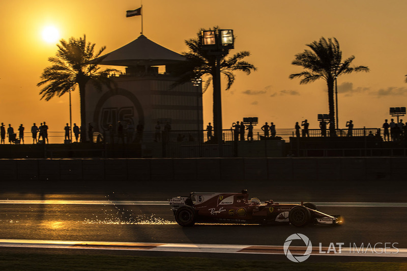 Sebastian Vettel, Ferrari SF70H sacando chispas