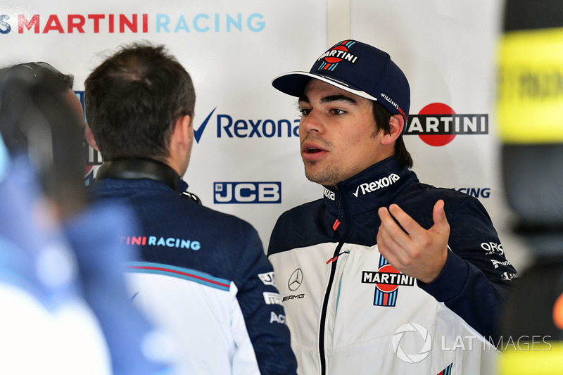 O debate entre os pilotos da Williams estava acalorado, com Lance Stroll...