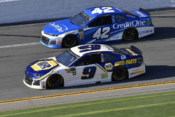 Chase Elliott, Hendrick Motorsports Chevrolet Camaro and Kyle Larson, Chip Ganassi Racing Chevrolet Camaro