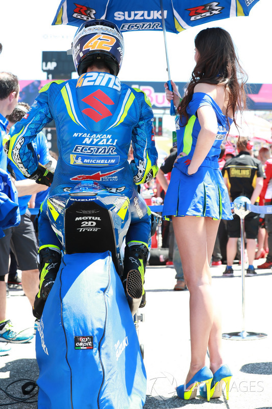 Alex Rins, Team Suzuki MotoGP, et une grid girl