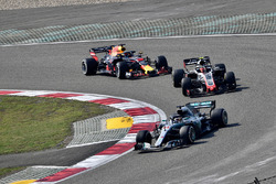 Lewis Hamilton, Mercedes-AMG F1 W09 EQ Power+, Kevin Magnussen, Haas F1 Team VF-18 and Daniel Ricciardo, Red Bull Racing RB14