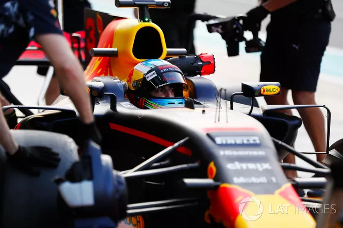 Daniel Ricciardo, Red Bull Racing, au stand